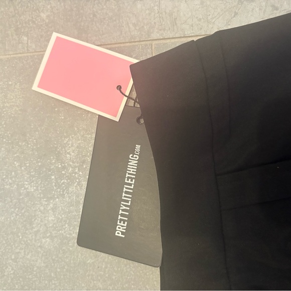 PrettyLittleThing Black Woven Utility Buckle Detail Mini Skirt - Picture 3 of 5